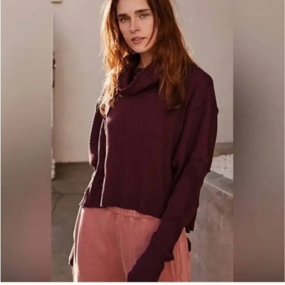 Free People Juicy Long Sleeve Slouchy Turtleneck Shirt Sweater Date Night NWT‎ - Picture 2 of 6
